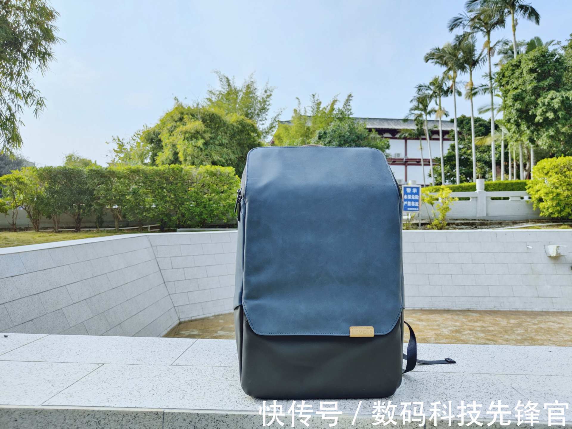 简约时尚 简约时尚,收纳包容乃大,用过最好用的双肩包