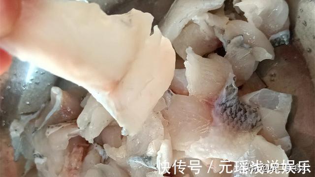 鲈鱼|鲈鱼这样做太好吃了,肉香嫩滑,吃了几十年都没吃够,太解馋了