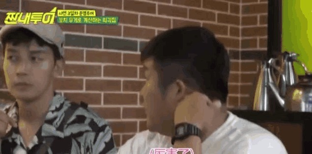 韩国人初次在中国吃串串, 怕太贵不敢拿太多, 结账时候被“打脸”!