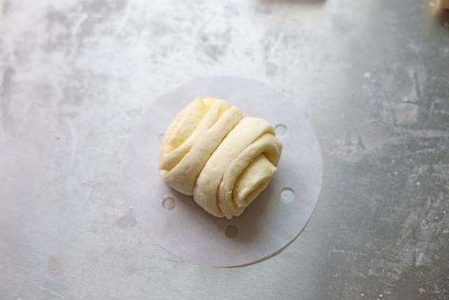 面团|面粉别蒸馒头了,教你做迷你小花卷,没有配菜一口气也能吃好几个