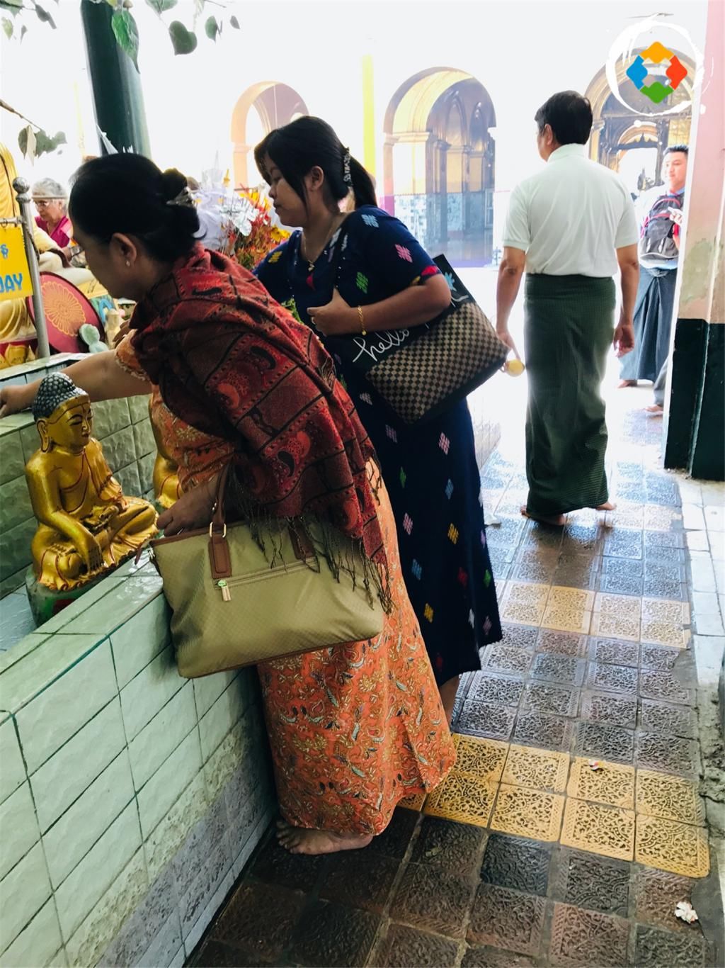 佛像|曼德勒马哈穆尼寺：一座烧不毁的伟大铜佛像，缅甸的佛教之光