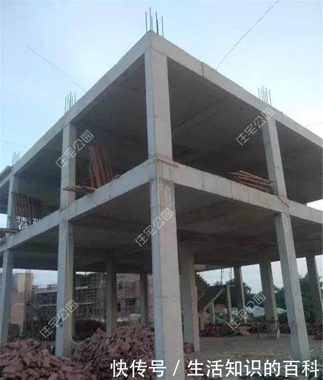 现代|晒我的农村养老房,100万盖最美现代别墅,比城里住着舒服多了!