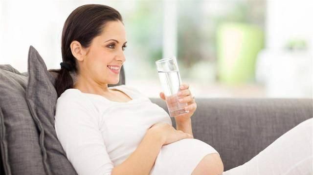 油腻食物|孕期四个坏习惯,可能导致准妈妈“羊水浑浊”,中了要及时调整