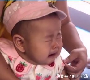 孩子|萌娃一脸含情脉脉,却惨遭护士“痛下黑手”原来你是这样的女人