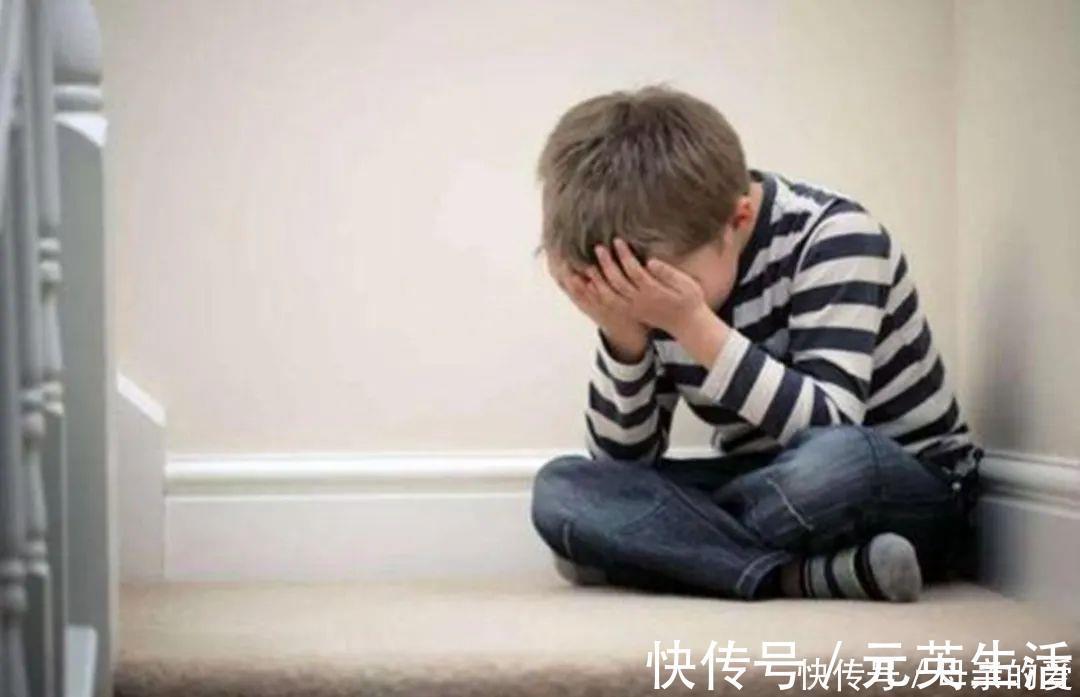 自信|为啥你家孩子不自信？心理学：潜意识里形成的自卑一生都无法磨灭