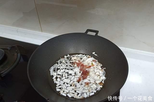 味道|中老年人晚餐一定要吃它,好吃易消化,做法贼简单,味道鲜掉毛