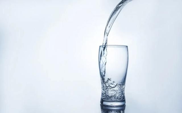 眼袋大显老10岁，每天坚持这个方法，不仅能除眼袋，还能调脾胃