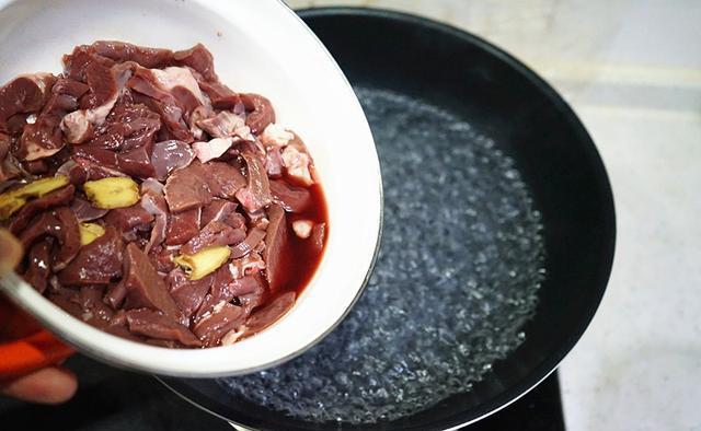 血腥味|猪身上这块肉最“宝贵”,营养价值很高,遇见别手软,再贵也要买