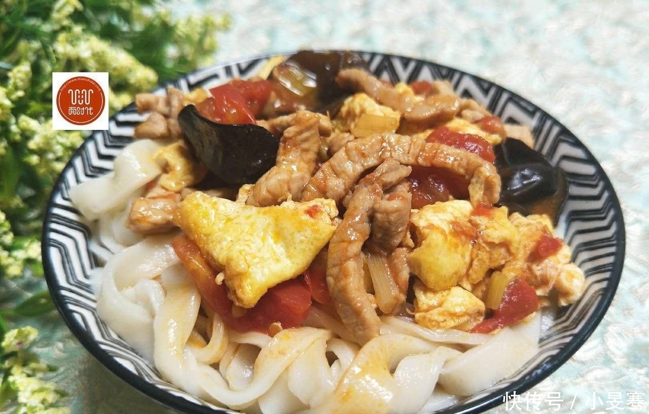 自己做的手工西红柿鸡蛋打卤面,汁浓面爽,比饭馆里的好吃!