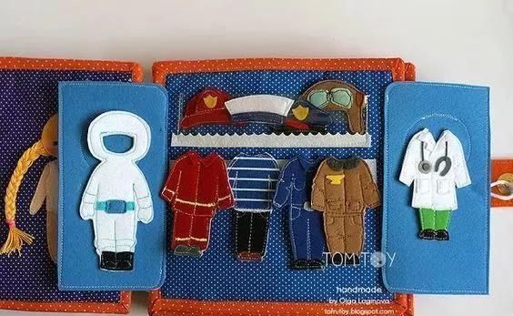 自制玩具熟练的妈妈用碎布给女儿做豪华的换装娃娃