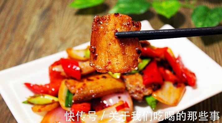 回锅肉怎么做才正宗?掌握4个技巧,软嫩可口,香浓不腻,太下饭