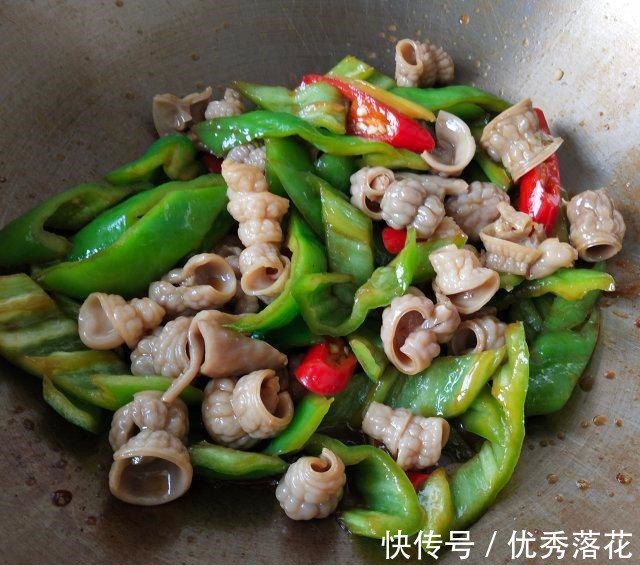 下饭|尖椒炒鱼肚,鱼肚爽脆,带点微辣,很下饭!