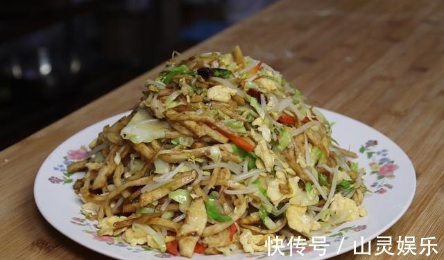 北方人爱吃的炒饼，掌握这几个技巧，做出来比路边摊的好吃