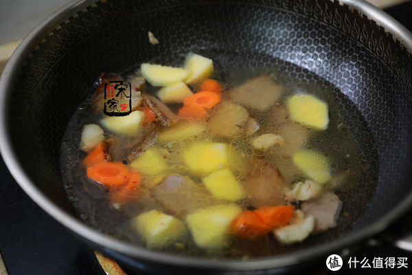 羊肉汤|暑假带娃，简单的2菜1汤，3锅齐上，还花将近1小时，妈妈不容易