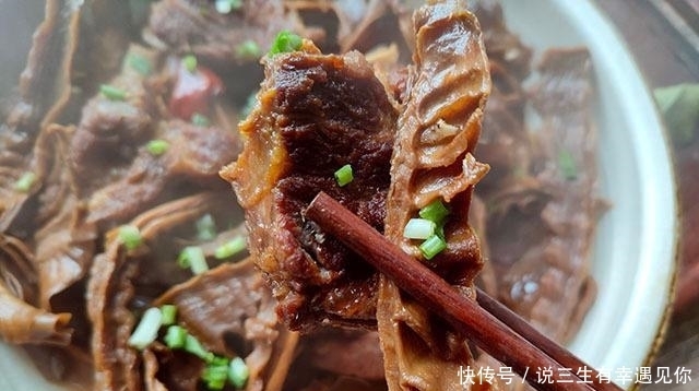 这菜儿子隔三差五喊我做,泡好加排骨炖一锅,连吃两碗饭,老香了