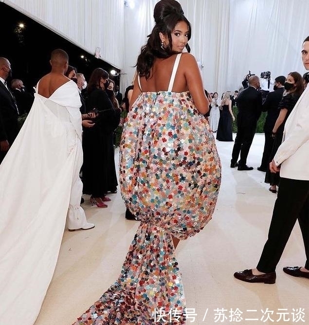 写真|科比大女儿参加Gala红毯,获得众多时尚前辈拥护,成为C位主角
