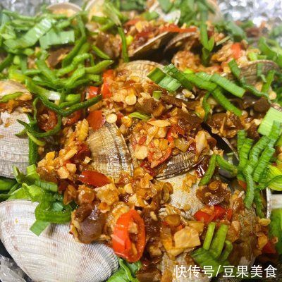 那一碗令人神往的蒜蓉锡纸烤花甲