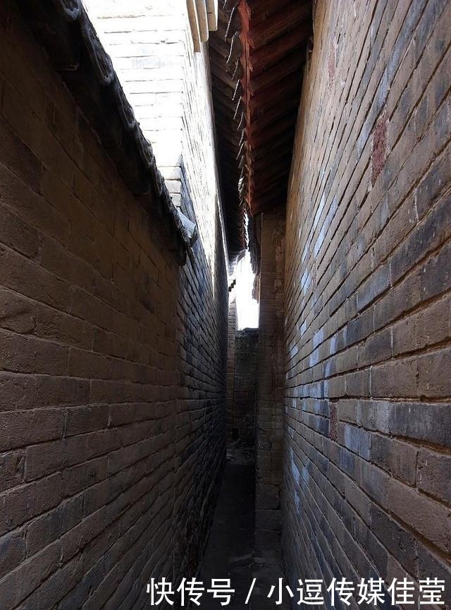 物是人非|洼地里的红石寨,158年以来从未被外敌攻破,如今却物是人非