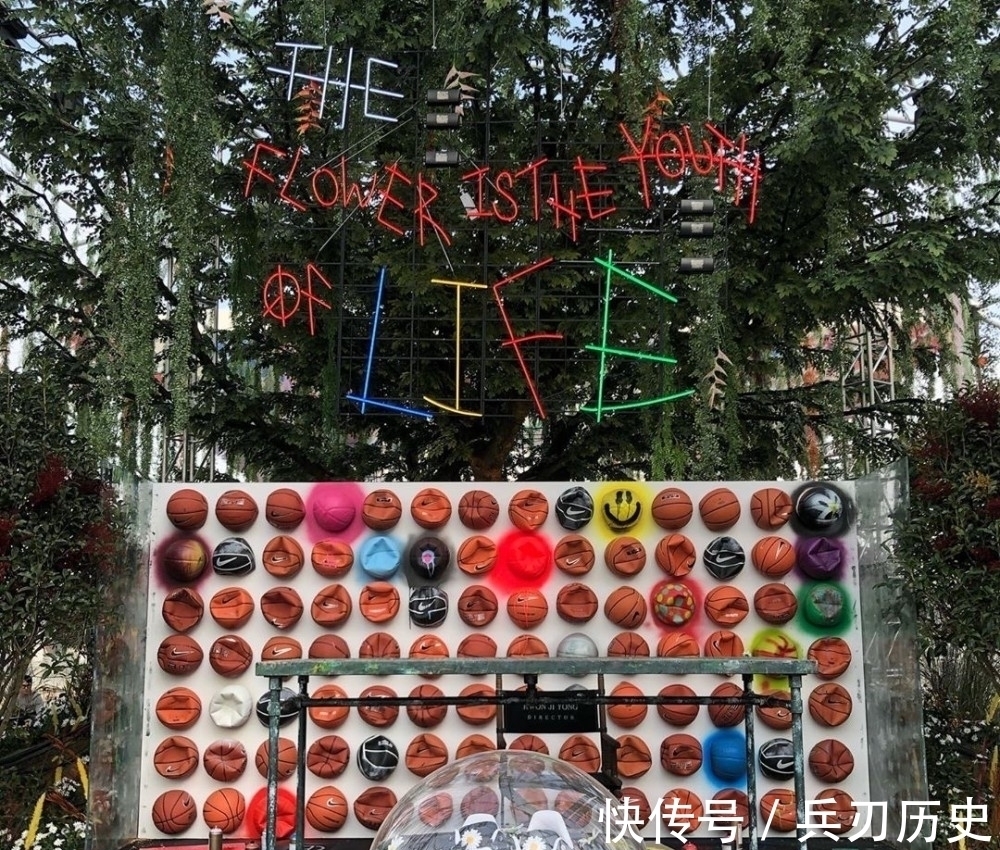 雏菊&首尔最新打卡点!GD亲自绘画、超大雏菊LOGO,怎么拍都是仙女等级