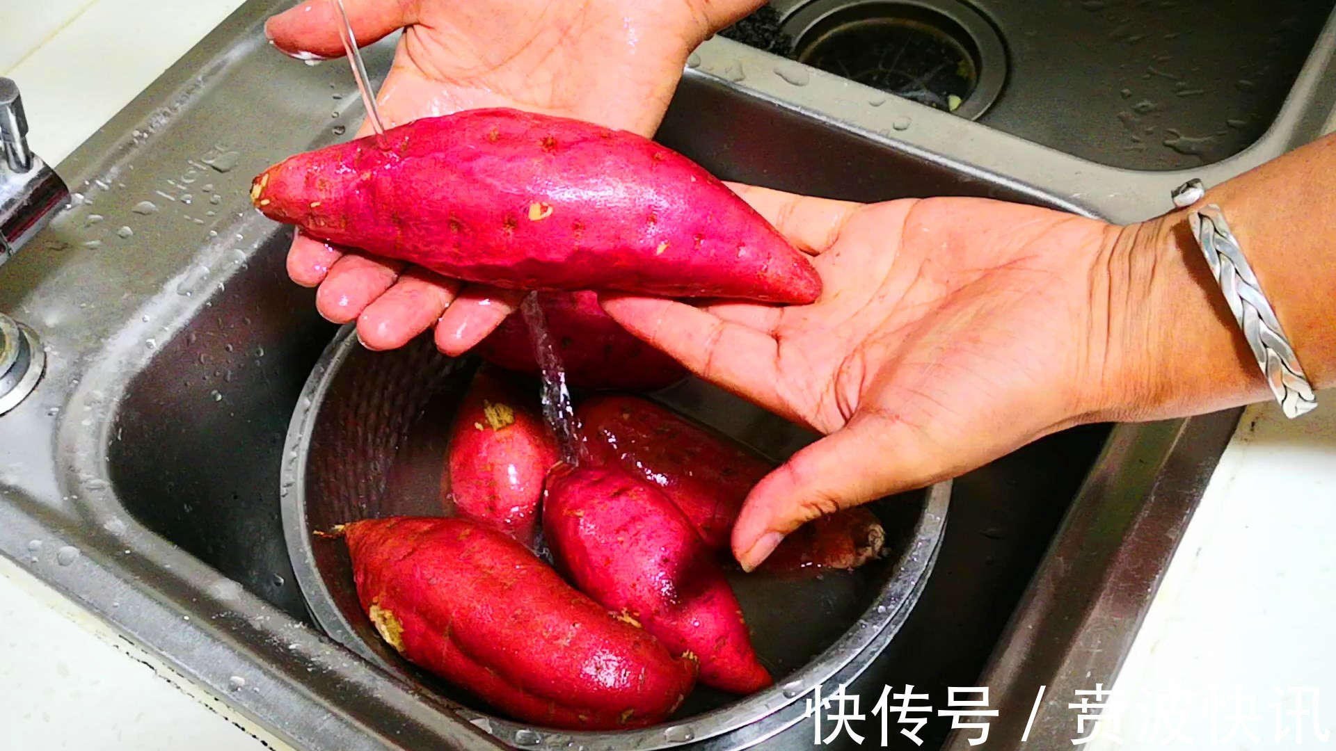 红薯片|天冷了多吃红薯，教你做红薯饼，不加面粉不加水，外酥里软鼓大泡