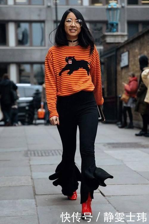 阔腿裤已经失宠了，今年流行穿“喇叭裤＋毛衣”，温柔大方显气质