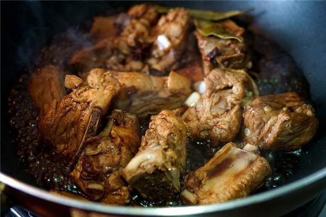 凉爽早立秋,周末贴秋膘这道菜必上桌,解馋又下饭,孩子吃不够