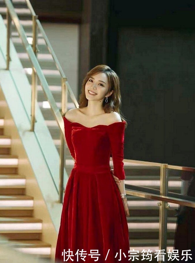 让本人|举手投足都透漏着高贵的气息,穿出轻熟的美