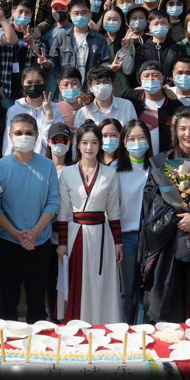 剧照|《有翡》拍摄完成,赵丽颖王一博罕见剧照爆出,两人互怼被笑翻了