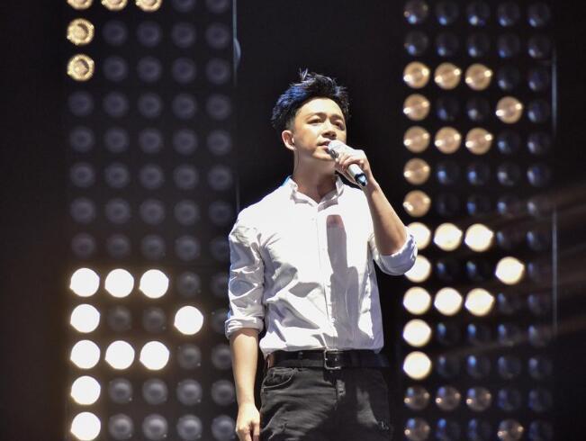 蒙面唱将被大张伟嫌弃,遭导师轮流调侃,揭面后现场一度沉默