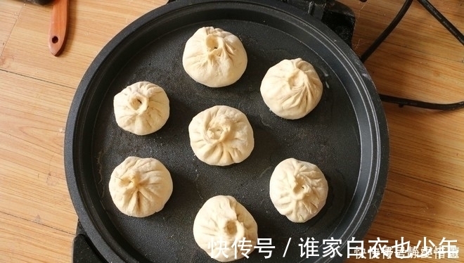 煎包|吃煎包一定要吃这个馅的,一年365天吃都不够,皮薄馅大,过瘾