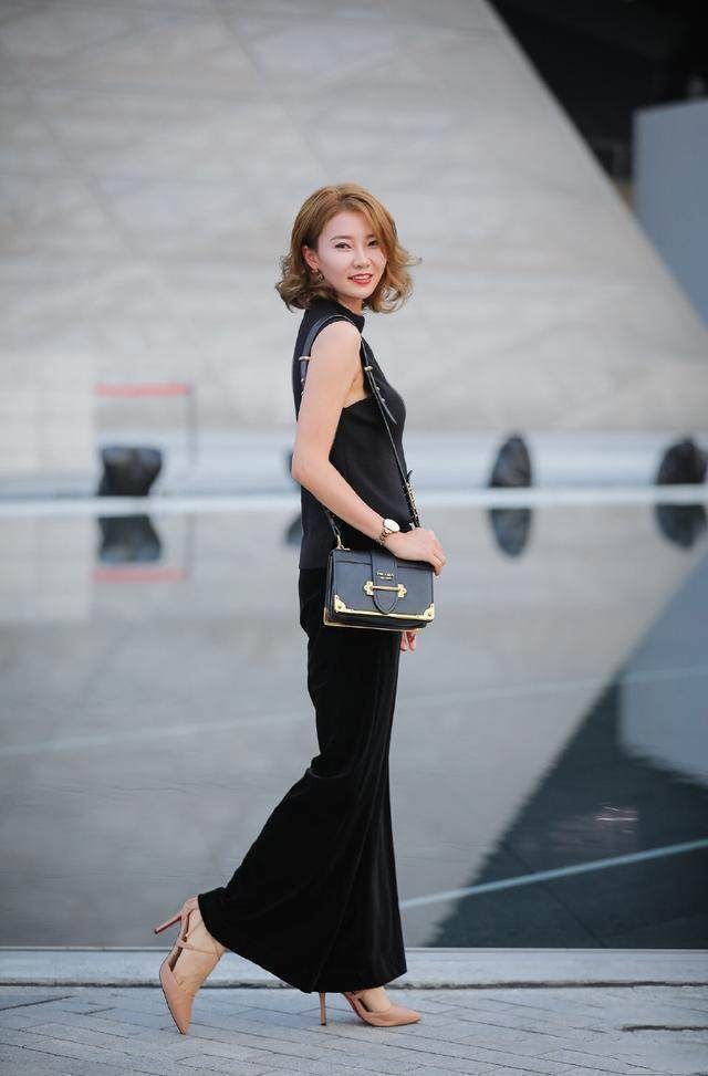  小姐姐|街拍：性感迷人的小姐姐，甜美可爱，彰显迷人气质