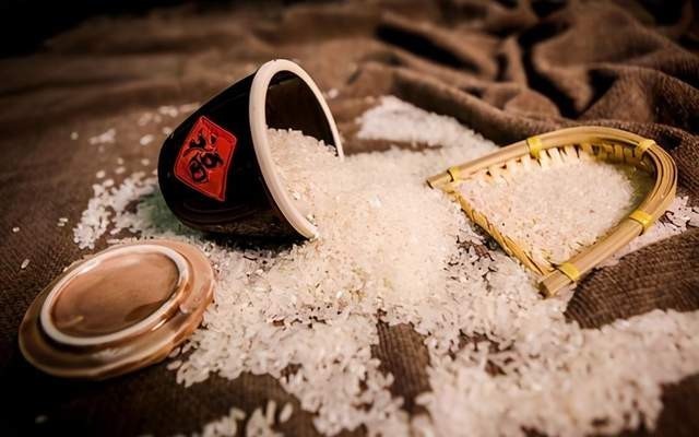 武松在六和寺出家,皇帝赏钱十万贯,相当于今天多少钱?