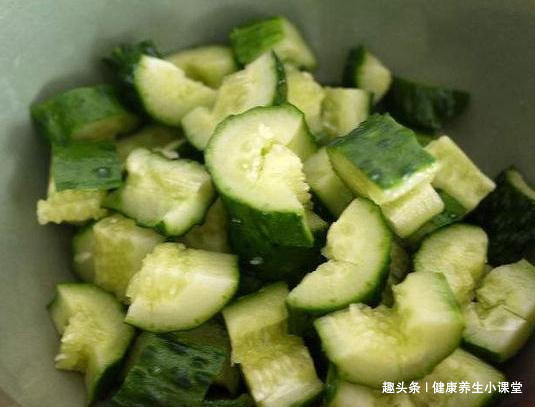 芹菜汁|“失眠天敌”被发现，每天喝一杯，入睡不费力，一觉睡到天亮