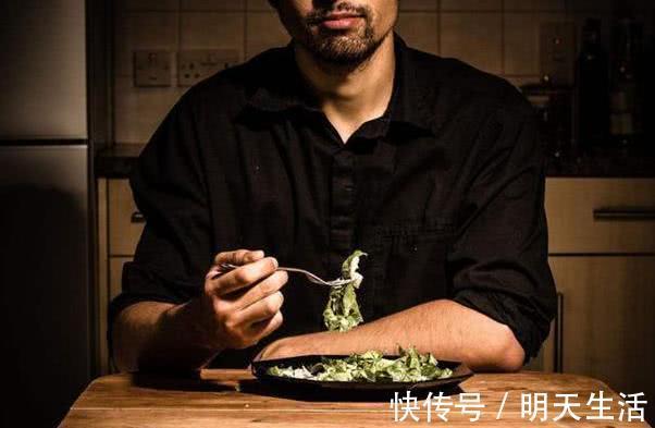习惯|晚餐有3个“短命”习惯,若你1个不占,恭喜,长寿在悄悄靠近你