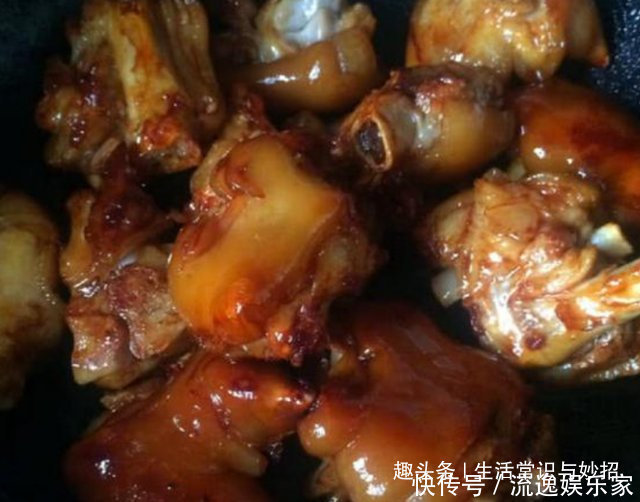 猪肉|炖猪蹄时，万万不可直接放盐，多加点“它”，猪肉软烂不油腻