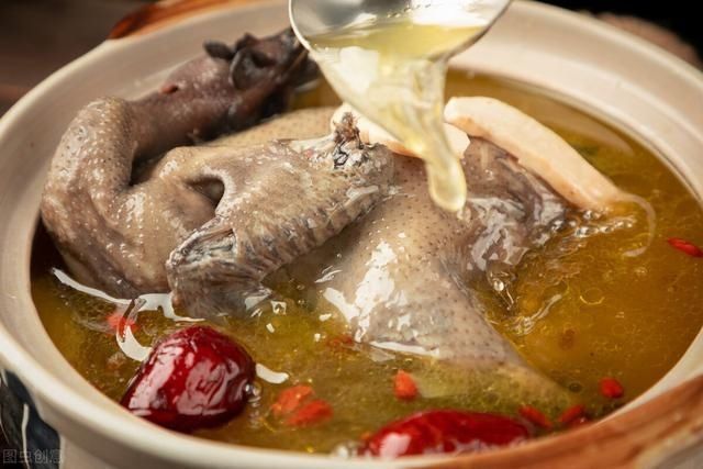 鸡块|炖鸡汤时，牢记“1泡1放2不放”，炖出来的鸡汤汤鲜肉嫩没腥味