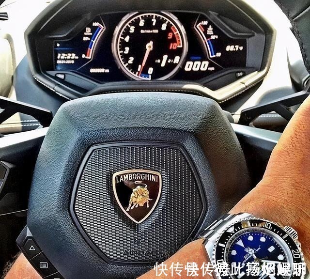 码表|C罗降薪回曼联,依然劳斯莱斯配大钻表!男人开车戴表有什么讲究