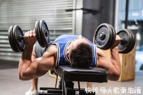 老大哥|你知道胸肌怎么练效果最好吗？教你3个技巧，都是过来人的经验