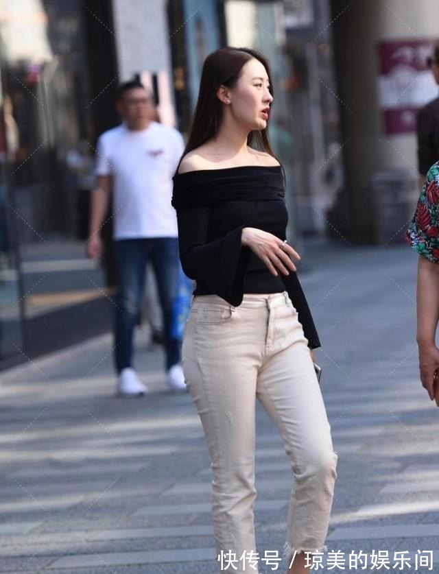 高跟鞋|黑色上衣搭配米黄色牛仔裤,美丽大方,气质优雅