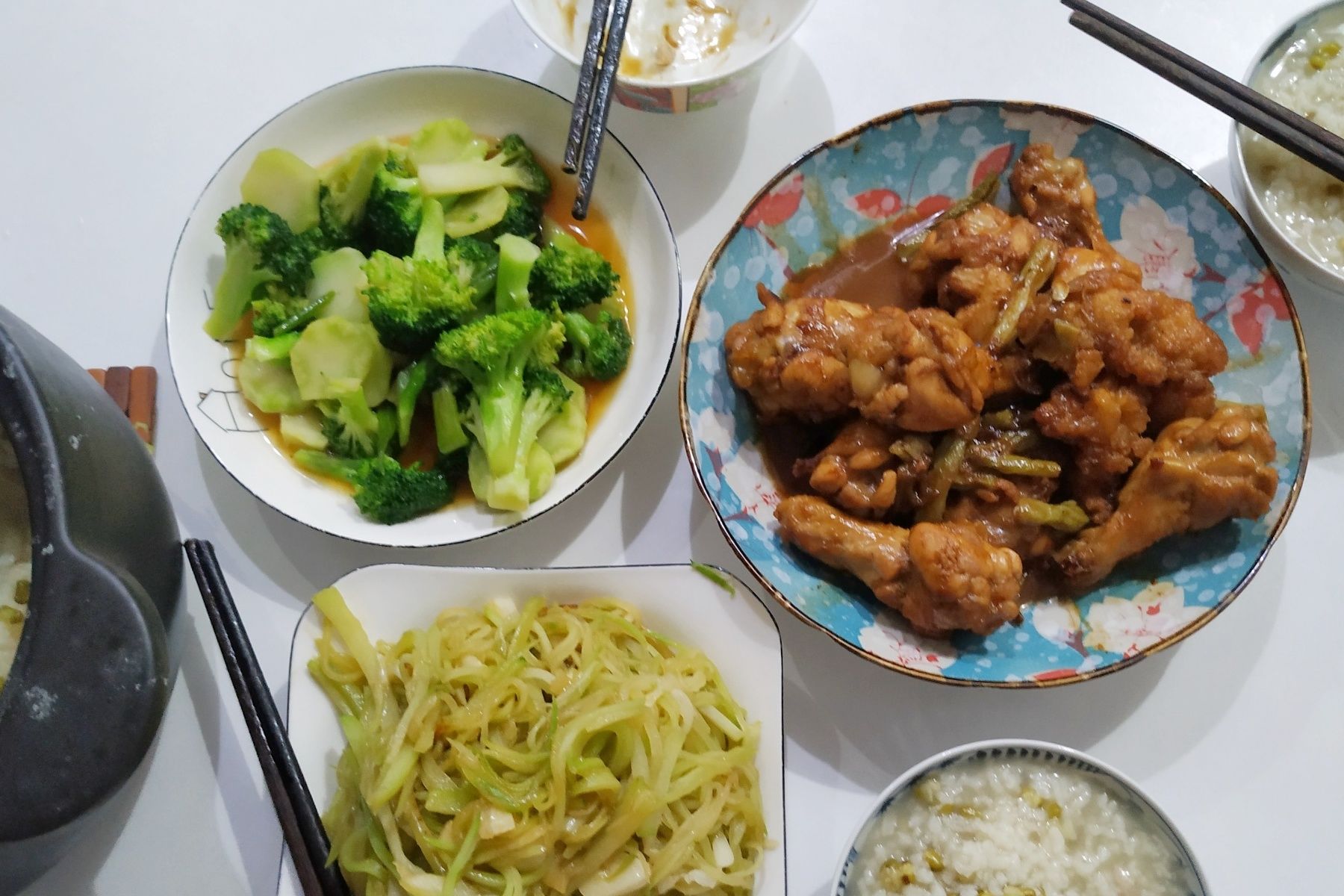 西兰花|孩子点名的晚餐，半小时匆忙准备3菜1汤，简单美味吃得舒服