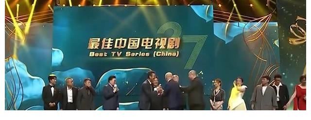 王冠|白玉兰现场尴尬,关晓彤跨界主持,曹可凡金炜失言,王冠独木难支