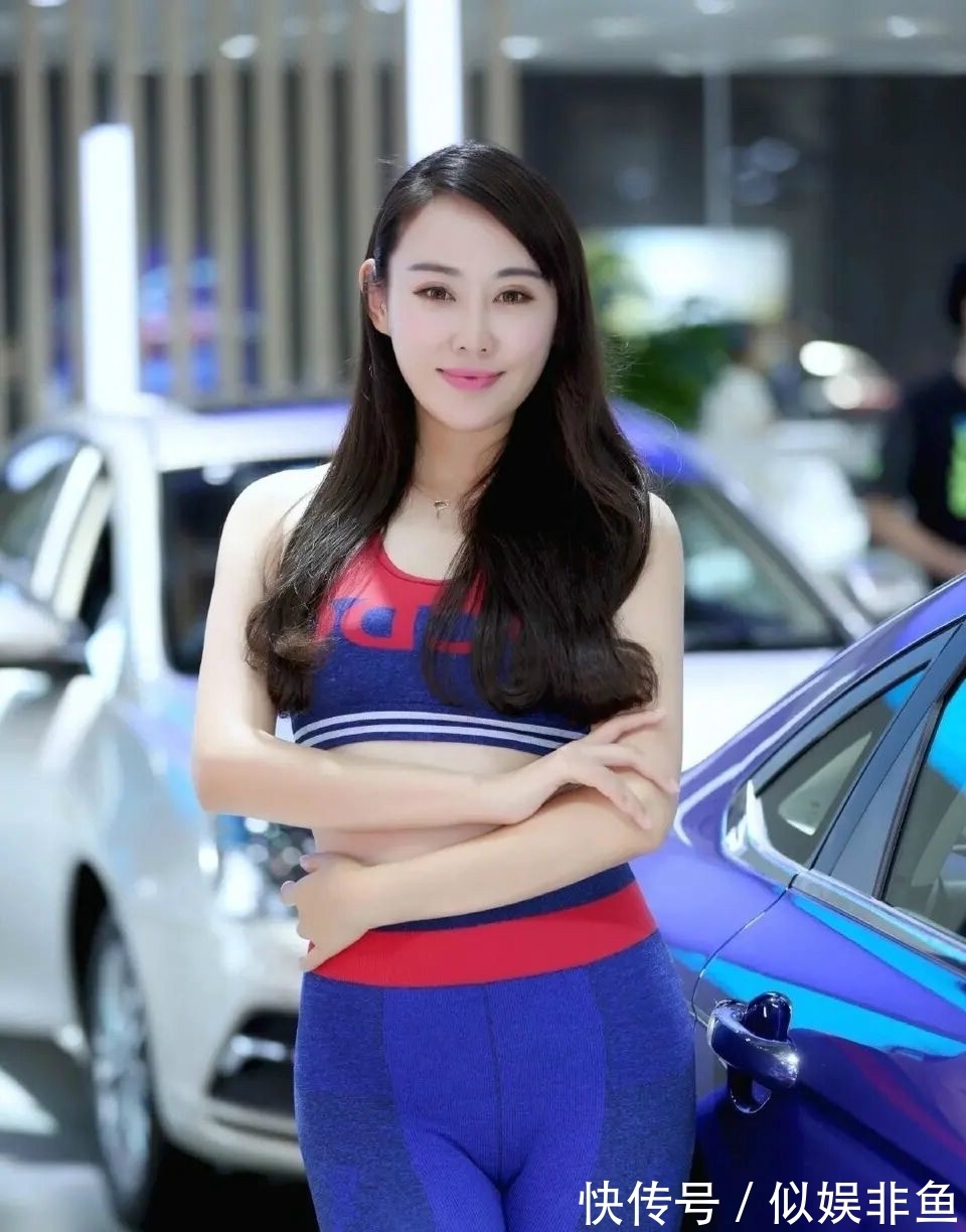 时尚 丰润有致的打底裤车模,成为整个车展的焦点!