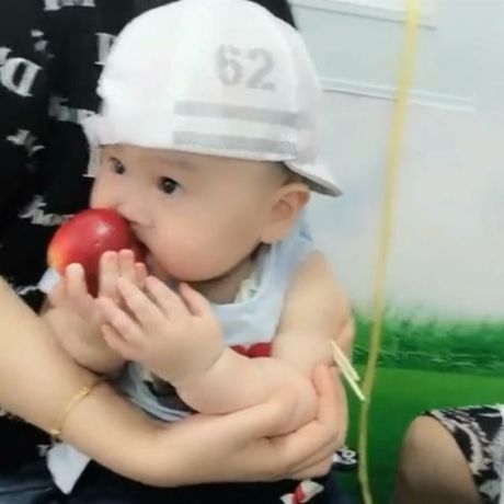 全程|2岁宝宝打针全程不哭不闹，网友：哭两声，尊重一下护士姐姐吧