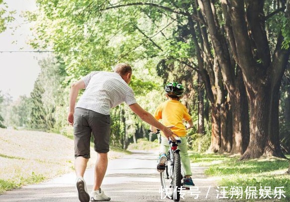 父母在4个方面越舍得,孩子长大越出息,你做到了吗