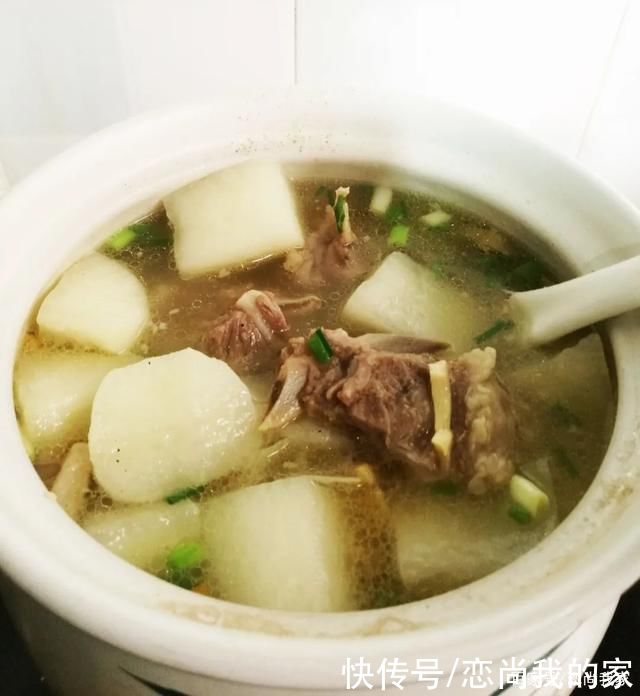  炖羊肉汤不要花椒、大料和料酒，加这两样味道鲜美，还没羊膻味!