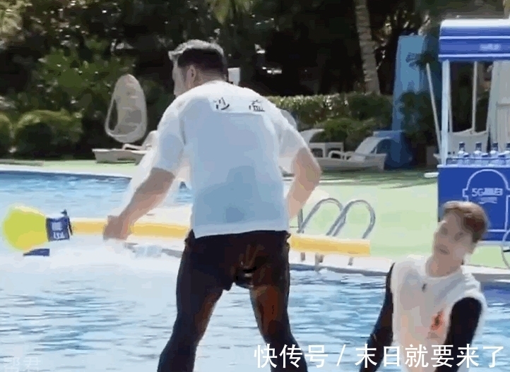 沙溢|王嘉爾被沙溢“誤傷”,看著沙溢表情超委屈,網友:好萌!