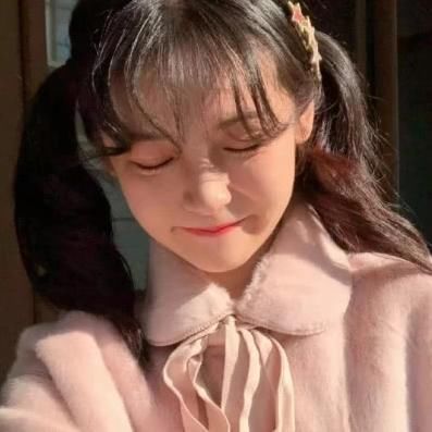 女孩子眼睛若有这“3标志”,天生自带“眼妆效果”,离脱单还远吗