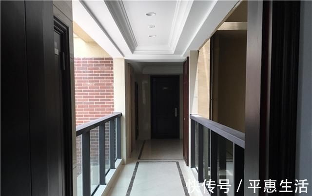 电梯房|开发商套路真是深高层电梯房带个长连廊,业主还傻傻以为采光好