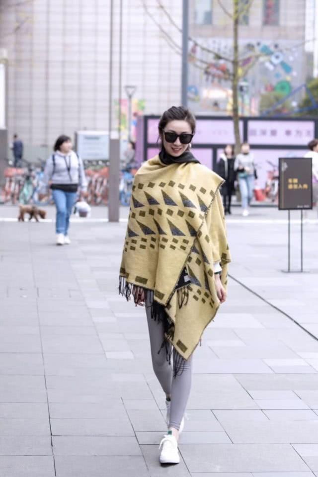 休闲装 休闲的款式让你更轻松,散发的青春活力,彰显动人的唯美气质