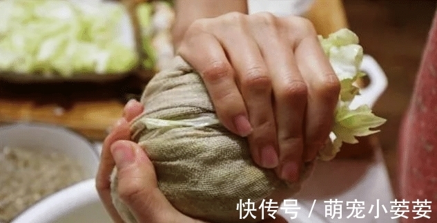 饺子|调白菜馅，千万别剁碎直接拌馅！多做1步，紧实不出水，鲜嫩多汁